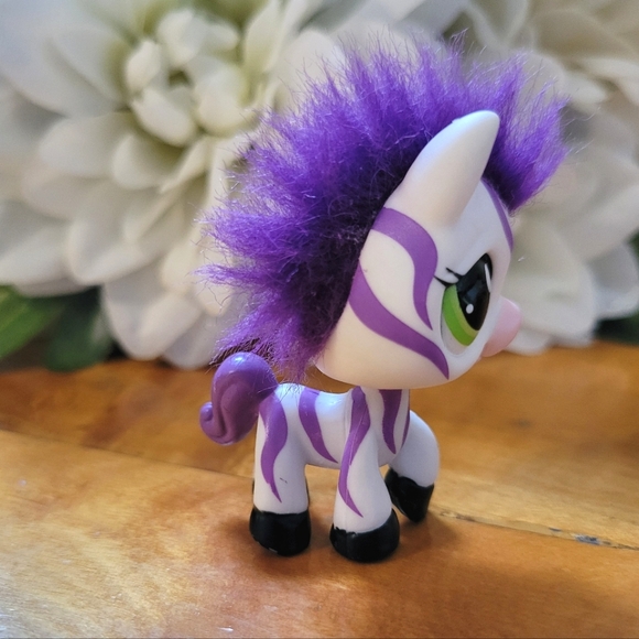 Littlest Pet Shop LPS #2470 Zebra White Purple Green Eyes 2006 - Picture 3 of 13